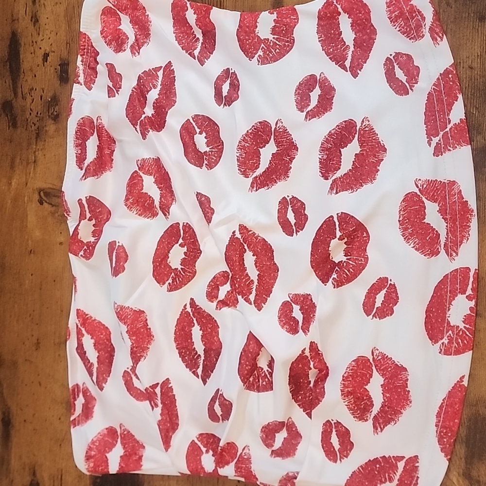 Red Lip Print White Tube Top Soleia 1pc Women Fashion Versatile Crop/tube Top.